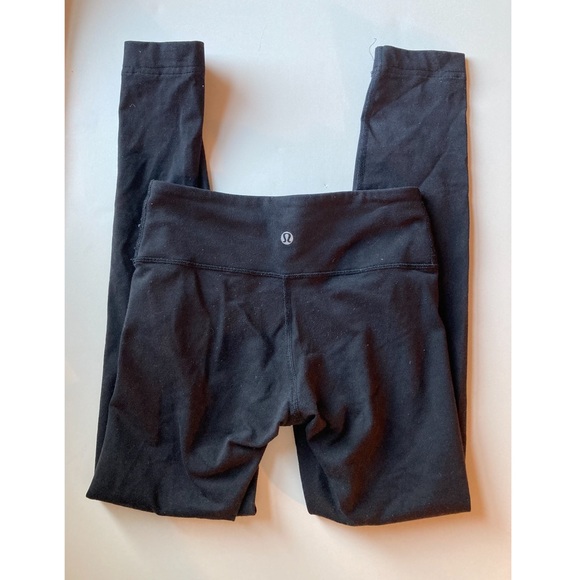lululemon athletica Pants - Lululemon athletica black cropped leggings size 2